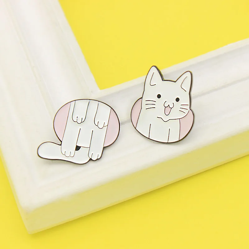 Enamel Pin Animal Kitten Space Crossing Brooches Shirt Collar Badge Lapel Jewelry for Friend Wholesale Cartoon White Cat