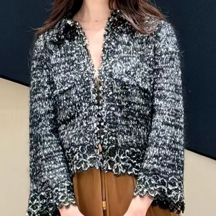 

【Подарок бесплатно】2026 Ранняя весна, новый вязаный кардиган из цветочной пряжи с лацканами и длинными рукавами, элегантный топ для женщин
