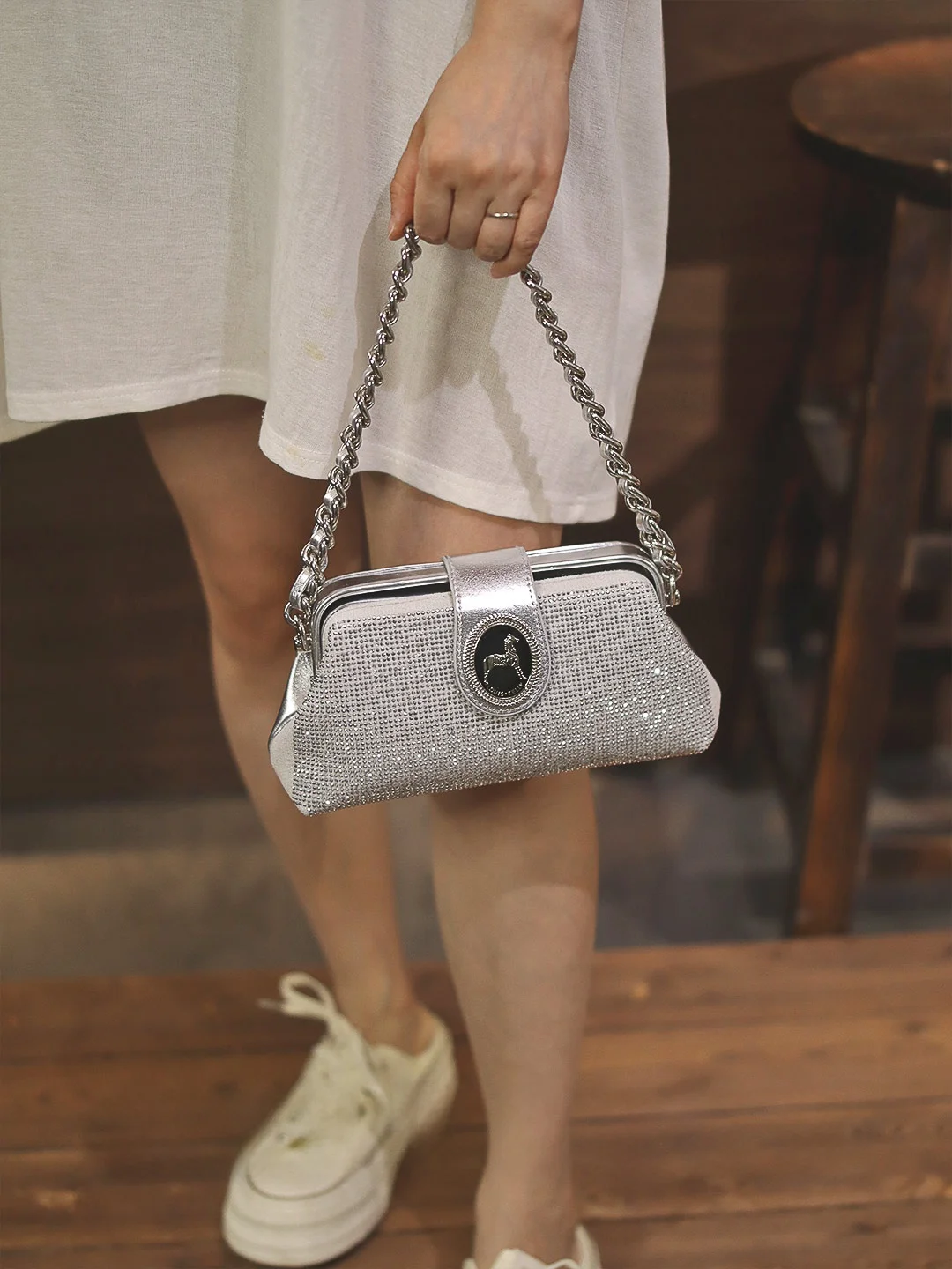 sac-a-main-en-chaine-argentee-pour-femme-nouvelle-collection-ete-2026-luxe-minimaliste-haut-de-gamme-sac-bandouliere-pour-femme