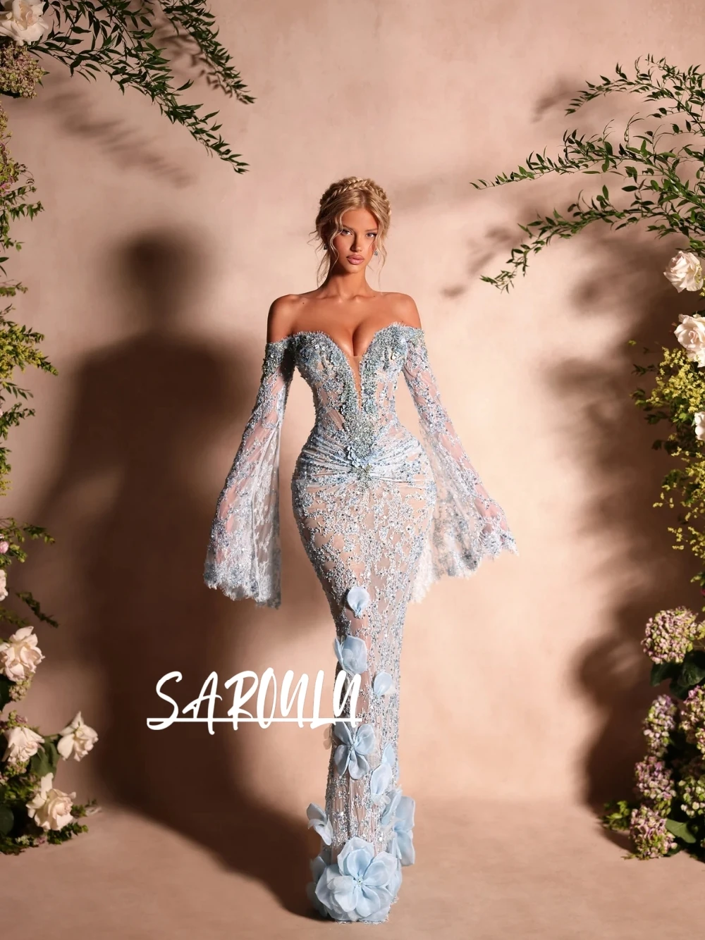 Elegante Vestido de Noche Azul Celeste con Flores 3D, Hombros Descubiertos, Mangas Acampanadas, Encaje Transparente y Cuentas, para Invitadas de Boda, Gala, Baile de Graduación, Personalizado