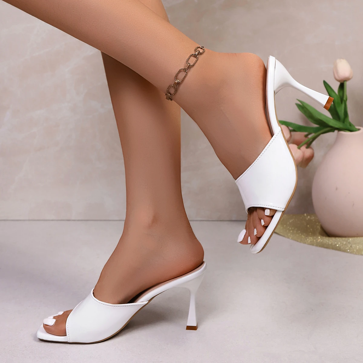 

Женские туфли на высоком каблуке 2026: Модные повседневные шлепанцы с открытым круглым носком, тонкой подошвой, однотонные, из искусственной кожи, невидимые, в стиле модных шлепанцев-вьетнамок