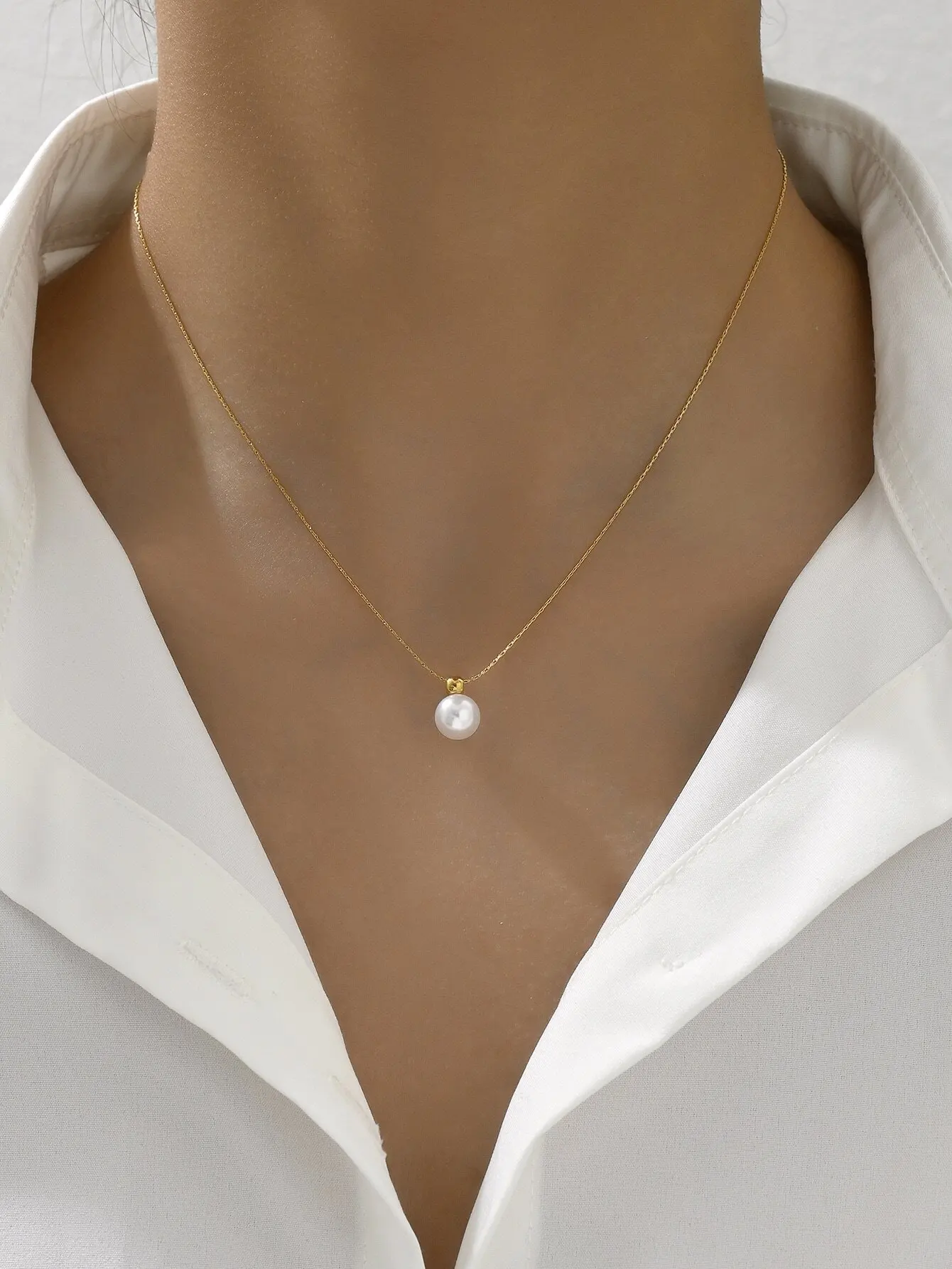 

Minimalist Gold Chain Faux Pearl Pendant Necklace for Women