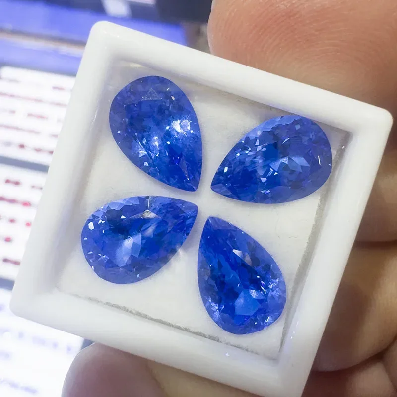Herzförmiger, im Labor gezüchteter Kobalt-Spinell-Edelstein – Detail 6
