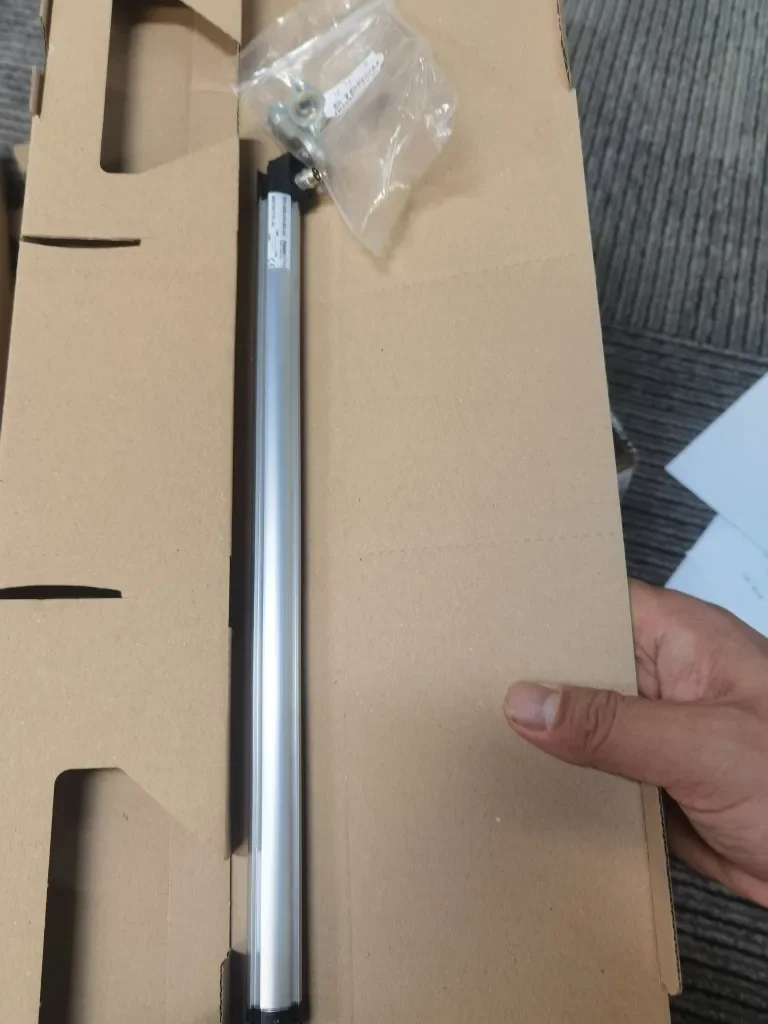 2025 Shipping NOVOTechnik TP1-0125-101-423-101 Displacement Sensor In Stock