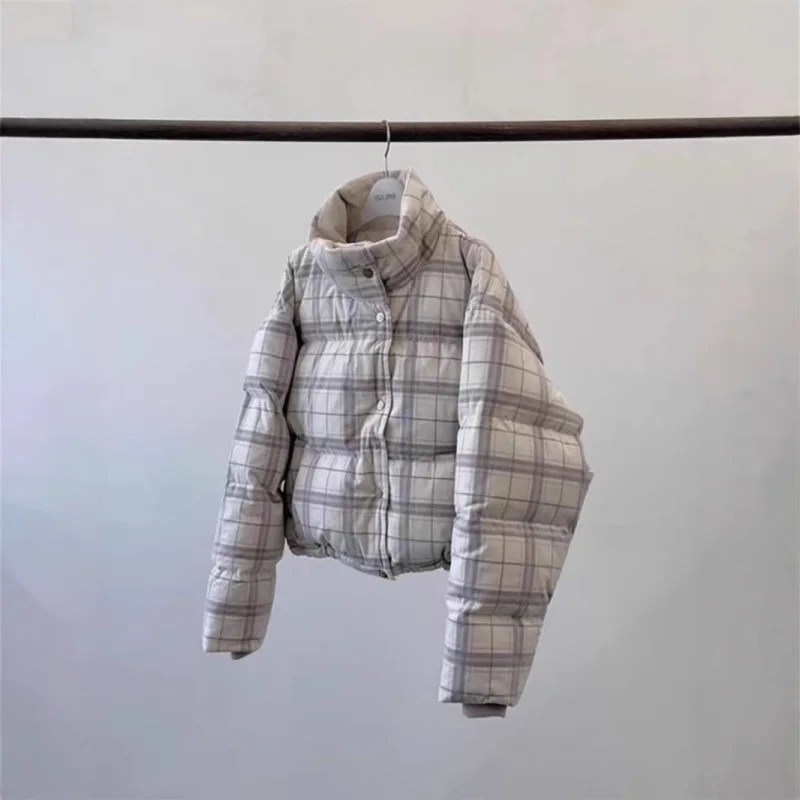 

ERUME Dongda Gate 2024 Winter Plaid Bread down Jaet Stand Collar ort Length Zipper Closure High Faion Ladies Coat