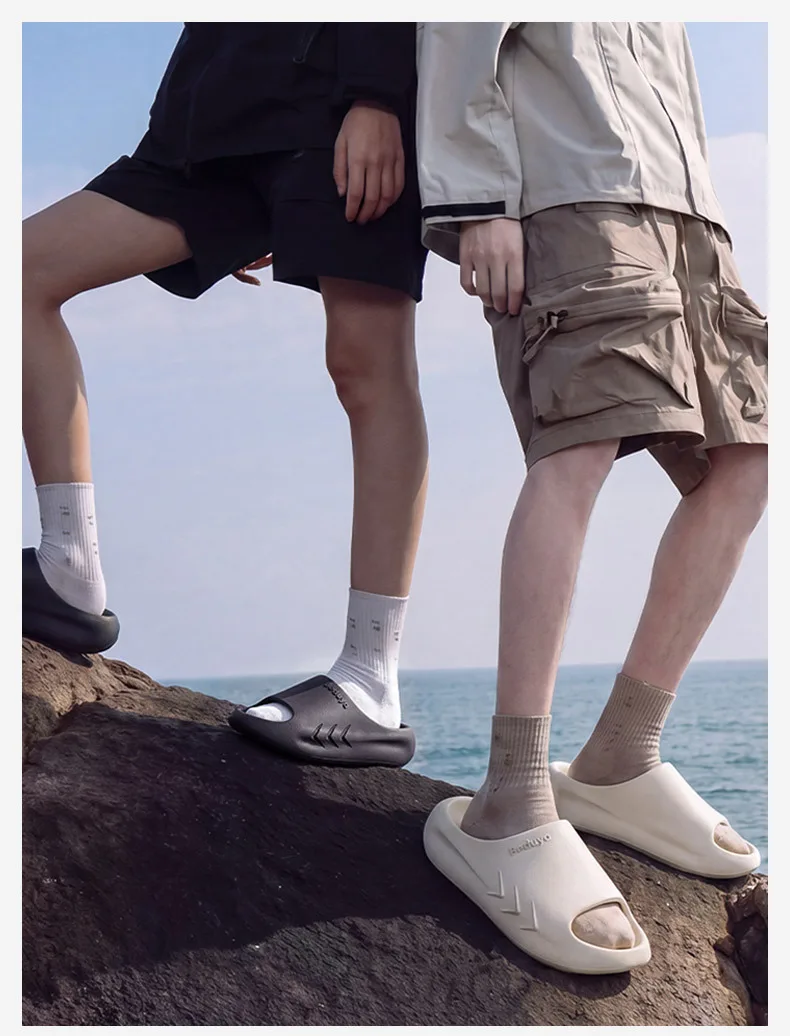 Women's EVA slippers with thick sole, odor proof, outdoor beach, and a sense of stepping on poop. They are sporty and non slip