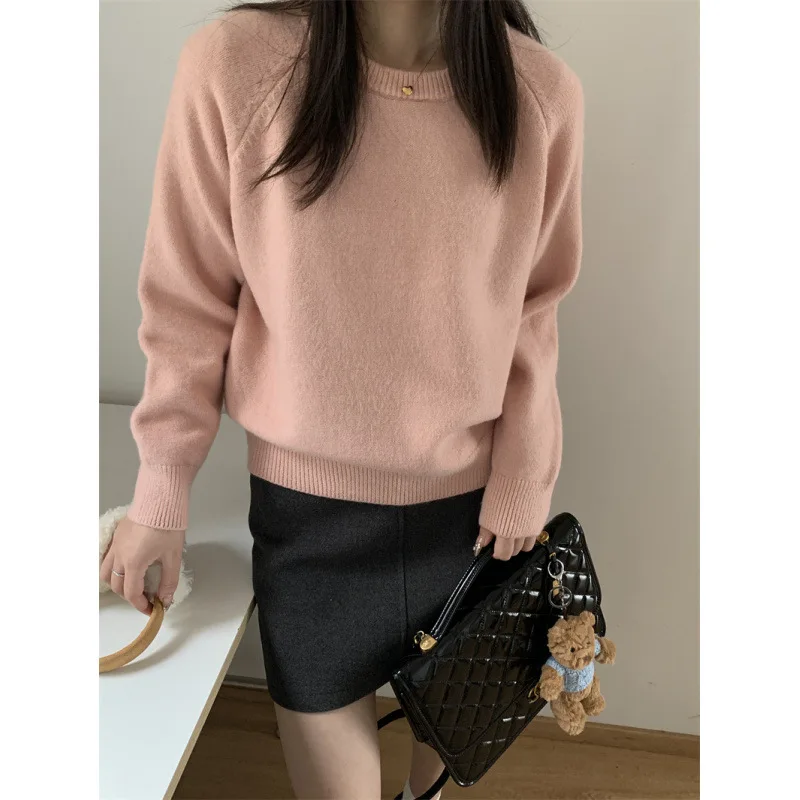 

2025 Autumn and Winter New Simple V-neck Sweater Women's Loose Solid Color Versatile Knitted Bottoming Shirt Top