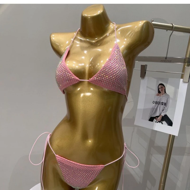 Conjunto de bikini triangular con espalda al aire libre europeo y americano, traje de baño sexy de alta estiramiento, estilo de vacaciones en la playa de aguas termales