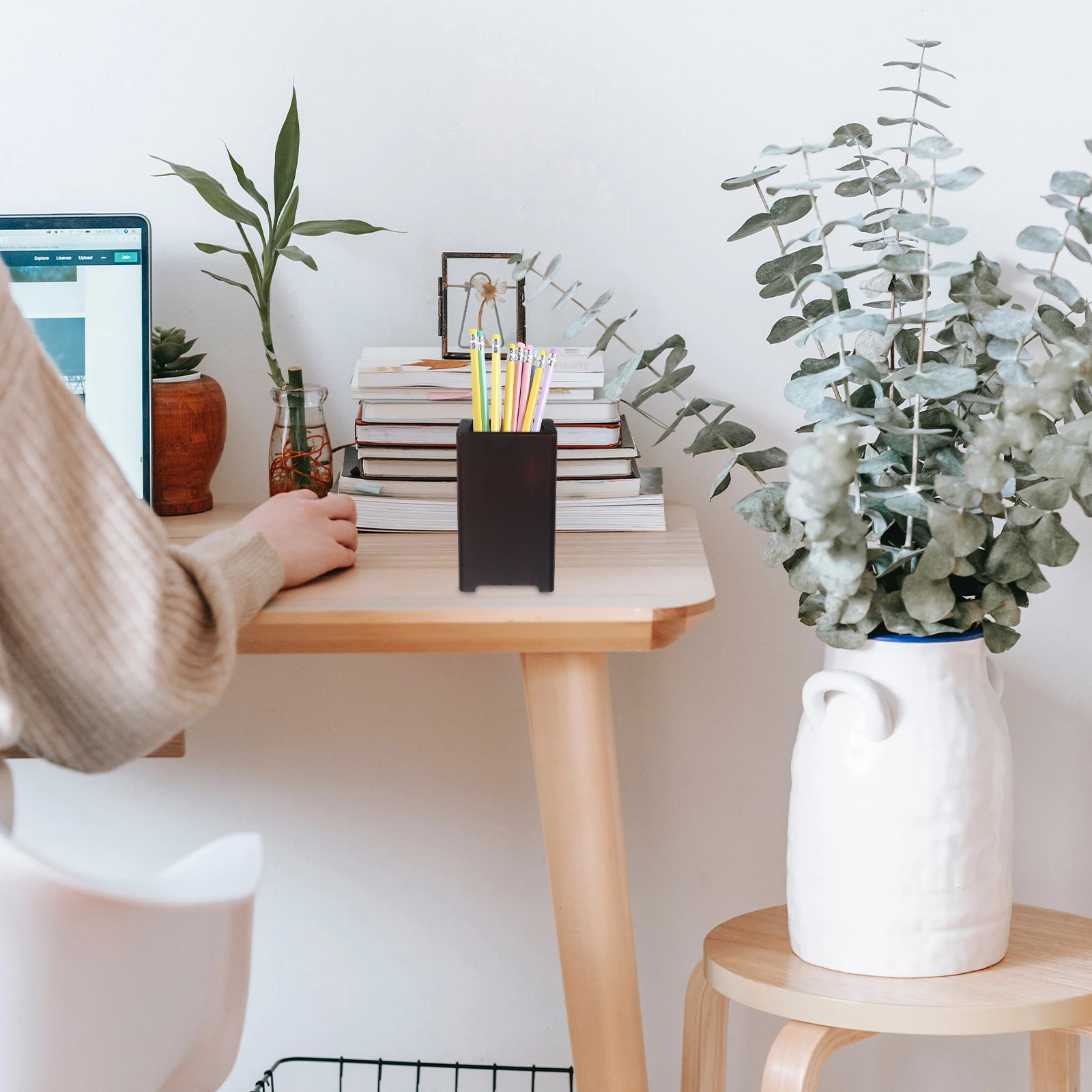 

Sturdy Wooden Pen Holder Large Capacity Desk Organizer Rounded Edges Easy Clean Multi-Use Storage For Office Classroom Makeup