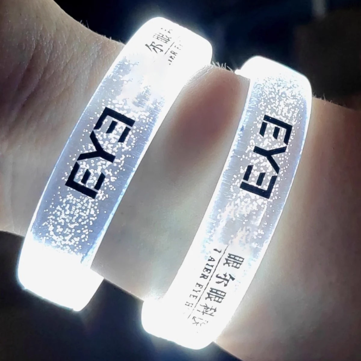 50/100/1000 قطعة أساور LED الأبيض توهج الأساور تضيء مضيئة توهج سوار النيون لعيد ميلاد حفل زفاف لوازم