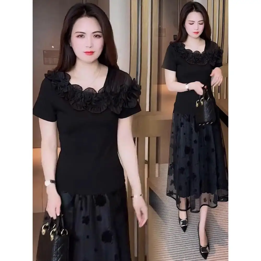 Blusa Feminina Slim Fit de Verão 2025 com Design Floral em Renda, Versátil e Casual, Tecido de Poliéster