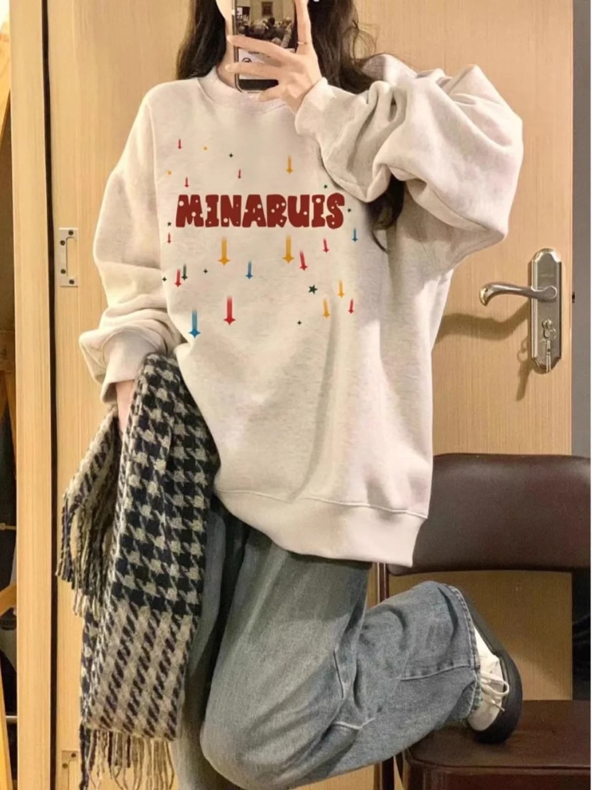 

Ретро-белый свитшот с круглым вырезом для женщин: тонкий, свободный, оверсайз, осенне-зимний, удобный, из полиэстера, с длинными рукавами, в стиле Lazy Chic