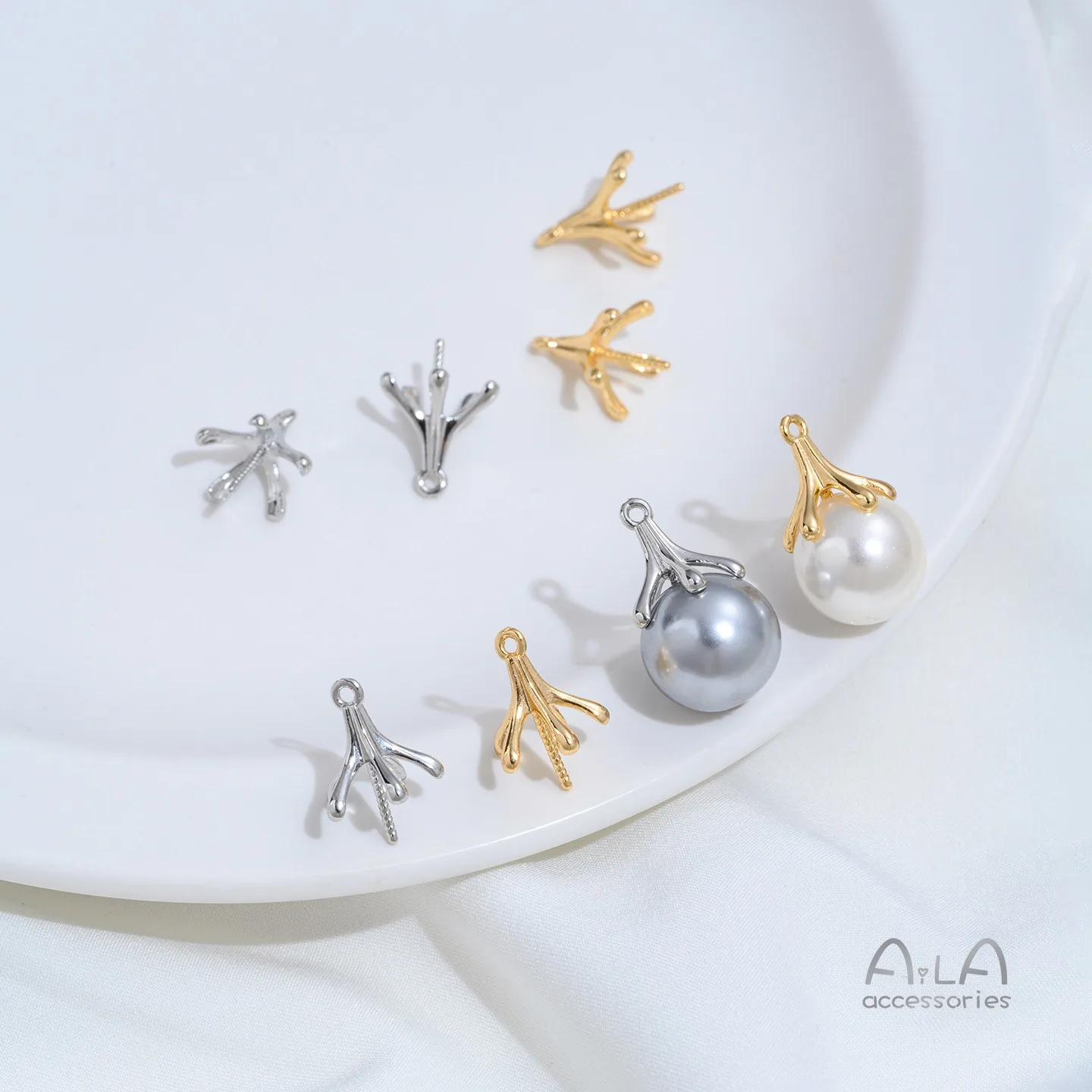 Gold Plated Brass Smooth Claw Half Hole Pearl Bezel Pendants DIY Versatile Bracelet Necklace Charms