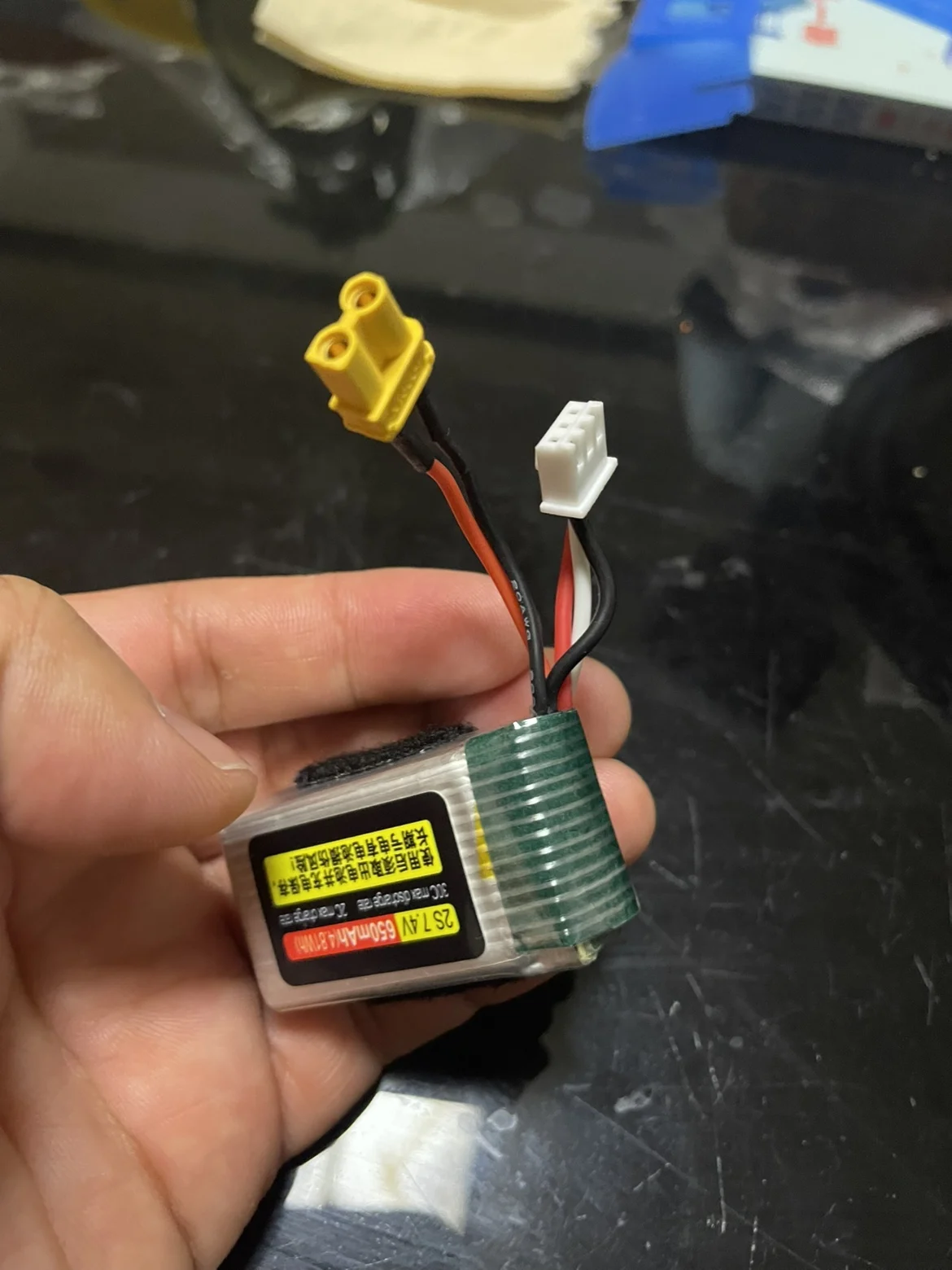 Full capacity model aircraft power lithium rechargeable battery 7.4V 650MAH strong light flashlight with protective plate head