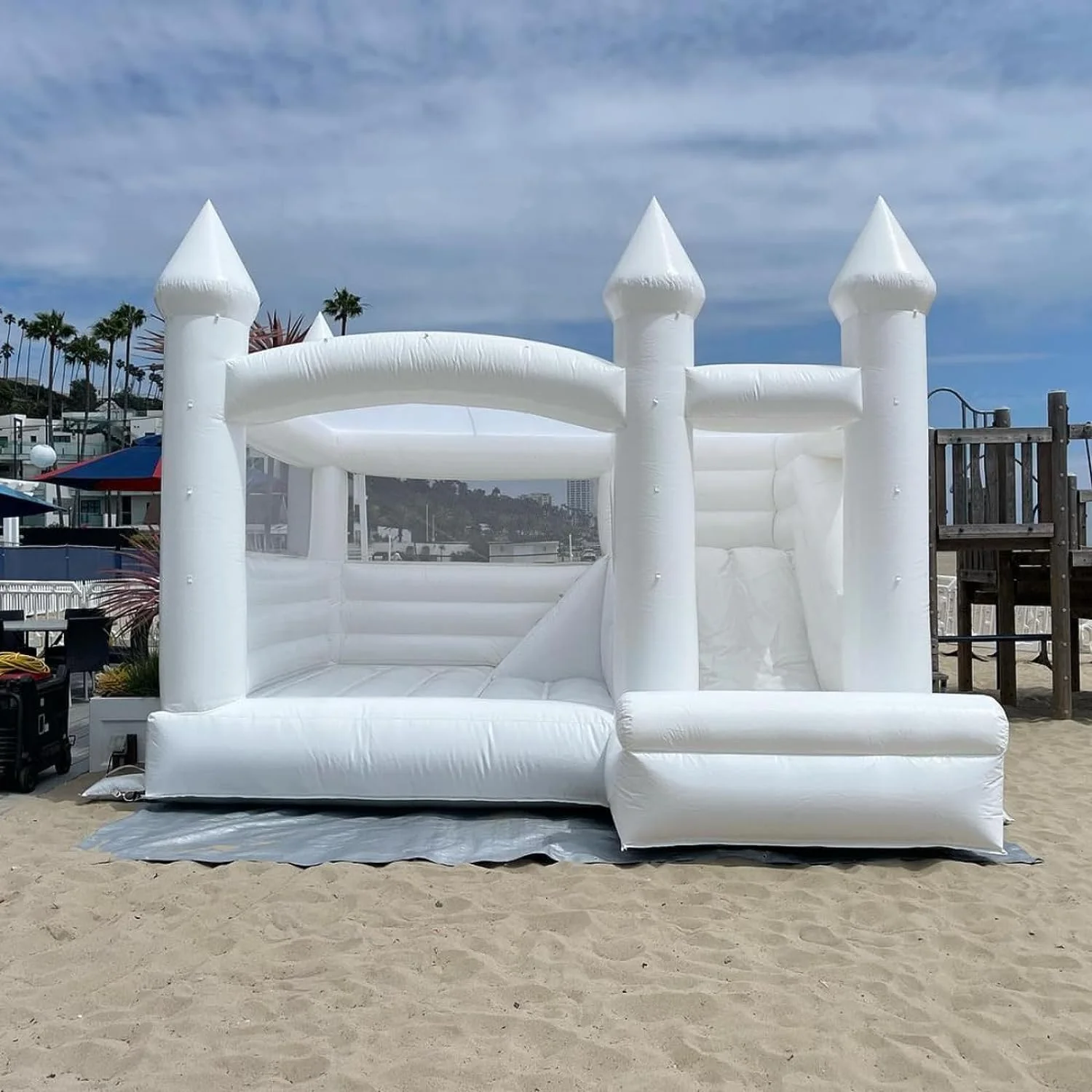 Stock Commercial  Bouncy Castle Inflatable White Bounce House Castle Heavy-Duty PVC with Slide and Large Bounce Area For Adult