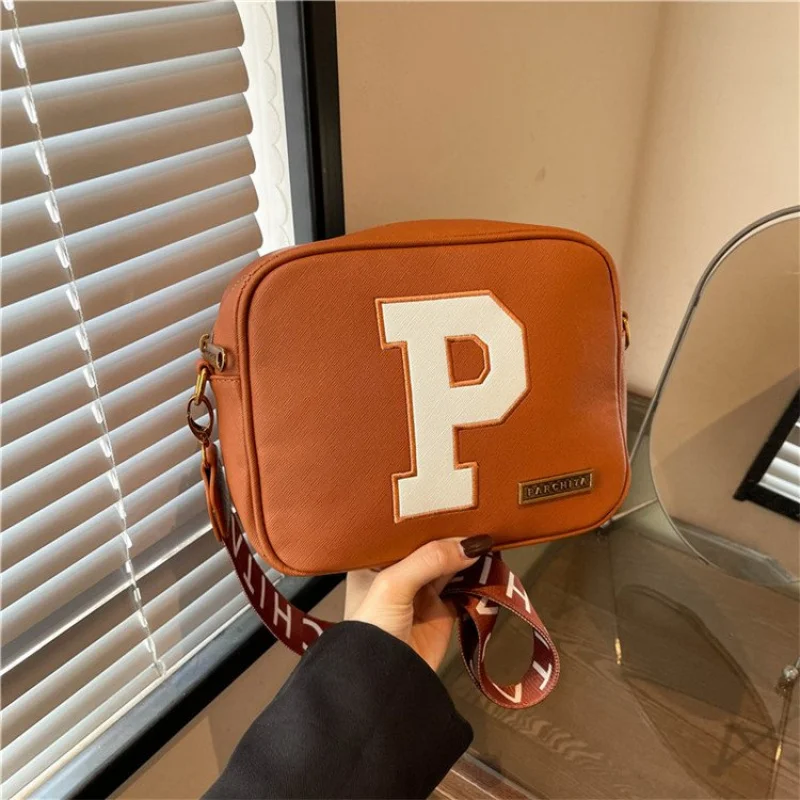 

High-End Women's Shoulder Bag Made Of Premium Leather Featuring Paris Casual Vintage Neat Spacious Daily Look​