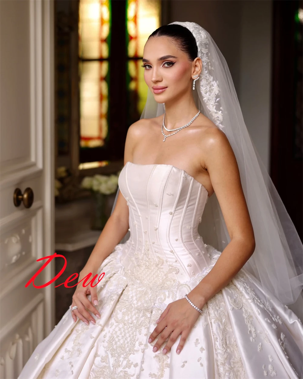 Customized High Quality White Satin Bridal Gowns Simple Strapless embroider Wedding Dress Chapel Train Open Back Dresses