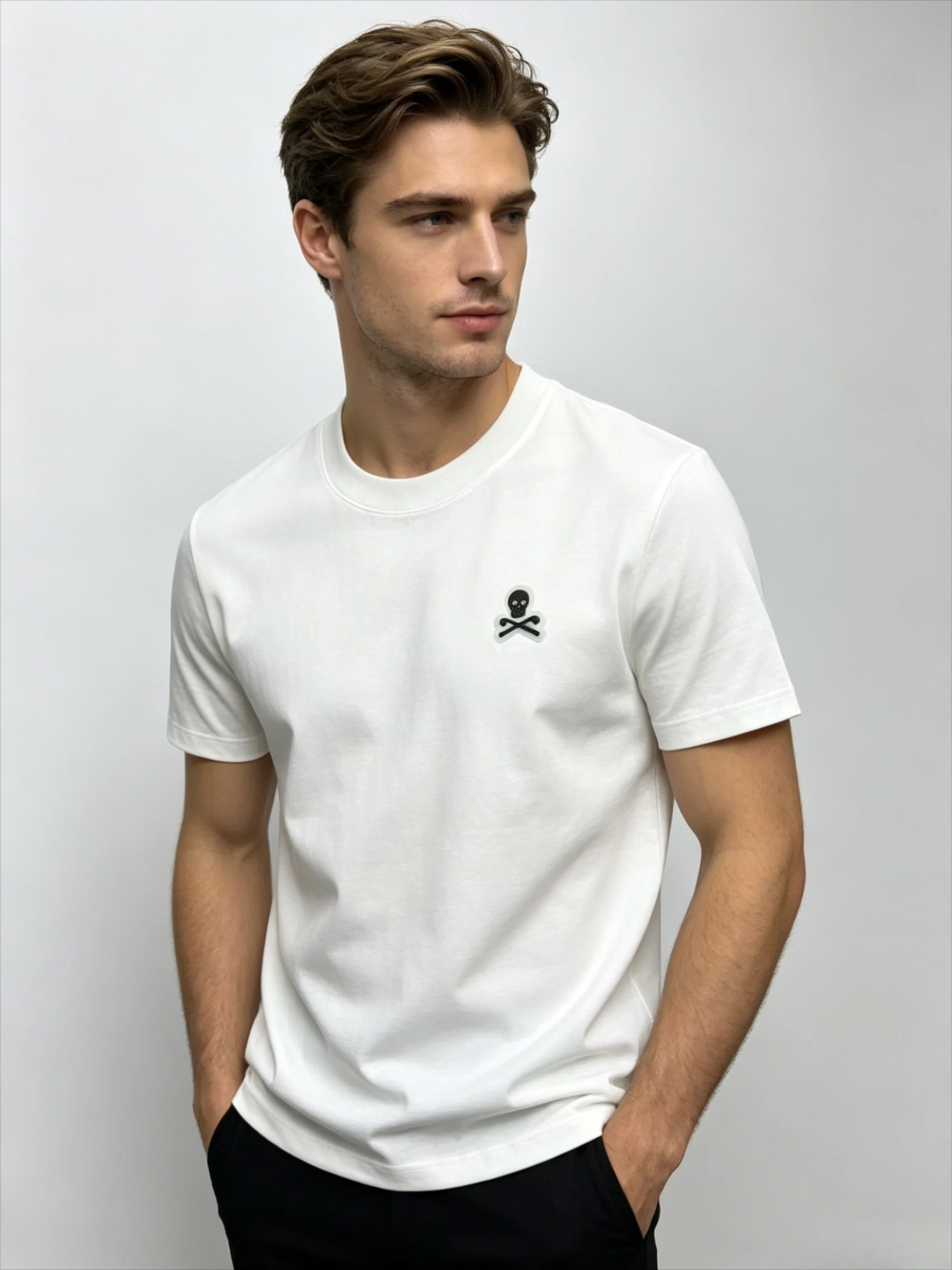 Leicht luxuriöses und modisches Herren-T-Shirt mit Rundhalsausschnitt, komfortable Textur, einfarbiger Pullover, neue, schlichte, lässige Herrenbekleidung.