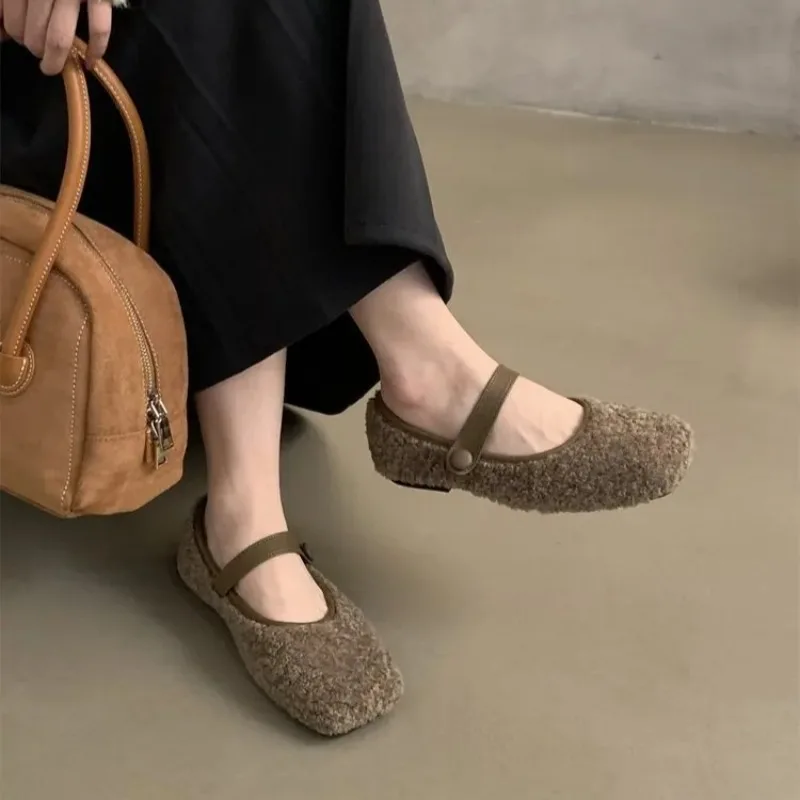 

Зимняя женская обувь Мэри Джейн, модная плюшевая повседневная обувь, изысканные женские туфли на плоской подошве с квадратной головкой, дизайнерская обувь Zapatos Mujer