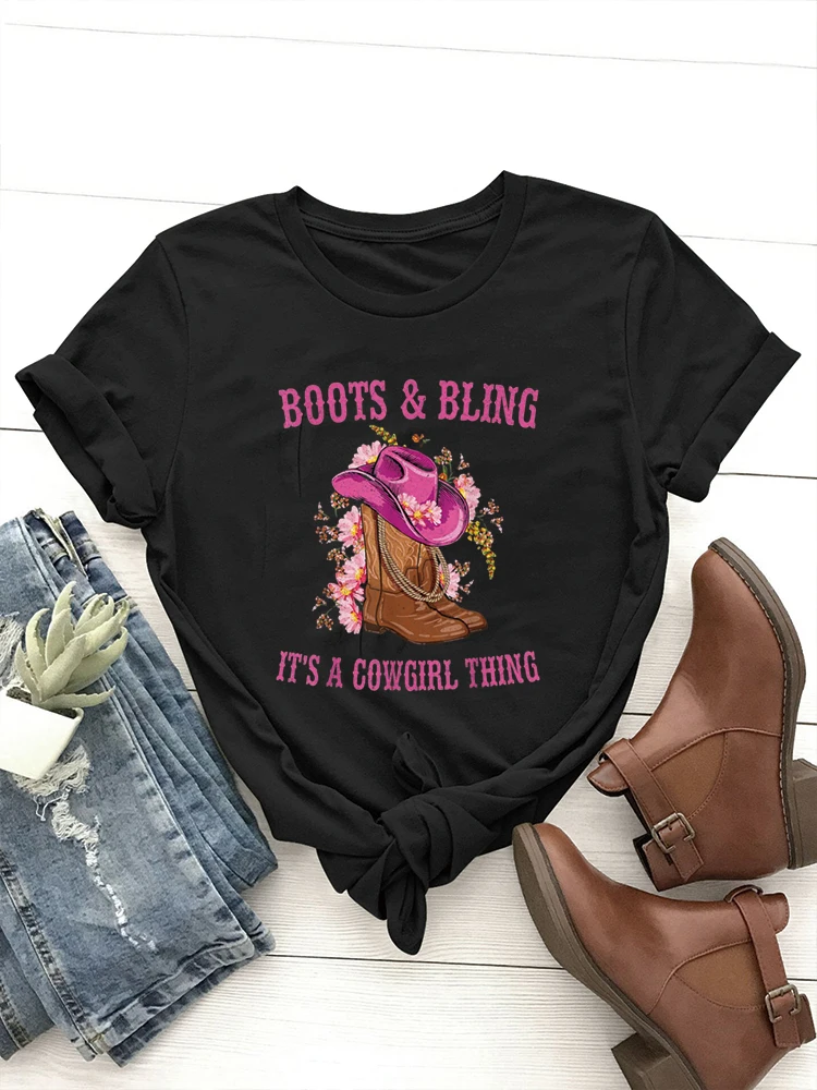 Stivali e Bling è una cosa da Cowgirl Cute Love Country Life t-shirt t-shirt per le donne graphic tees divertenti per le donne