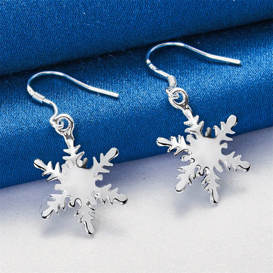 زوج واحد من الأقراط المعلقة الرائعة من الفضة الإسترليني عيار 925 على شكل ندفة الثلج لإكسسوارات الزفاف والمجوهرات النسائية