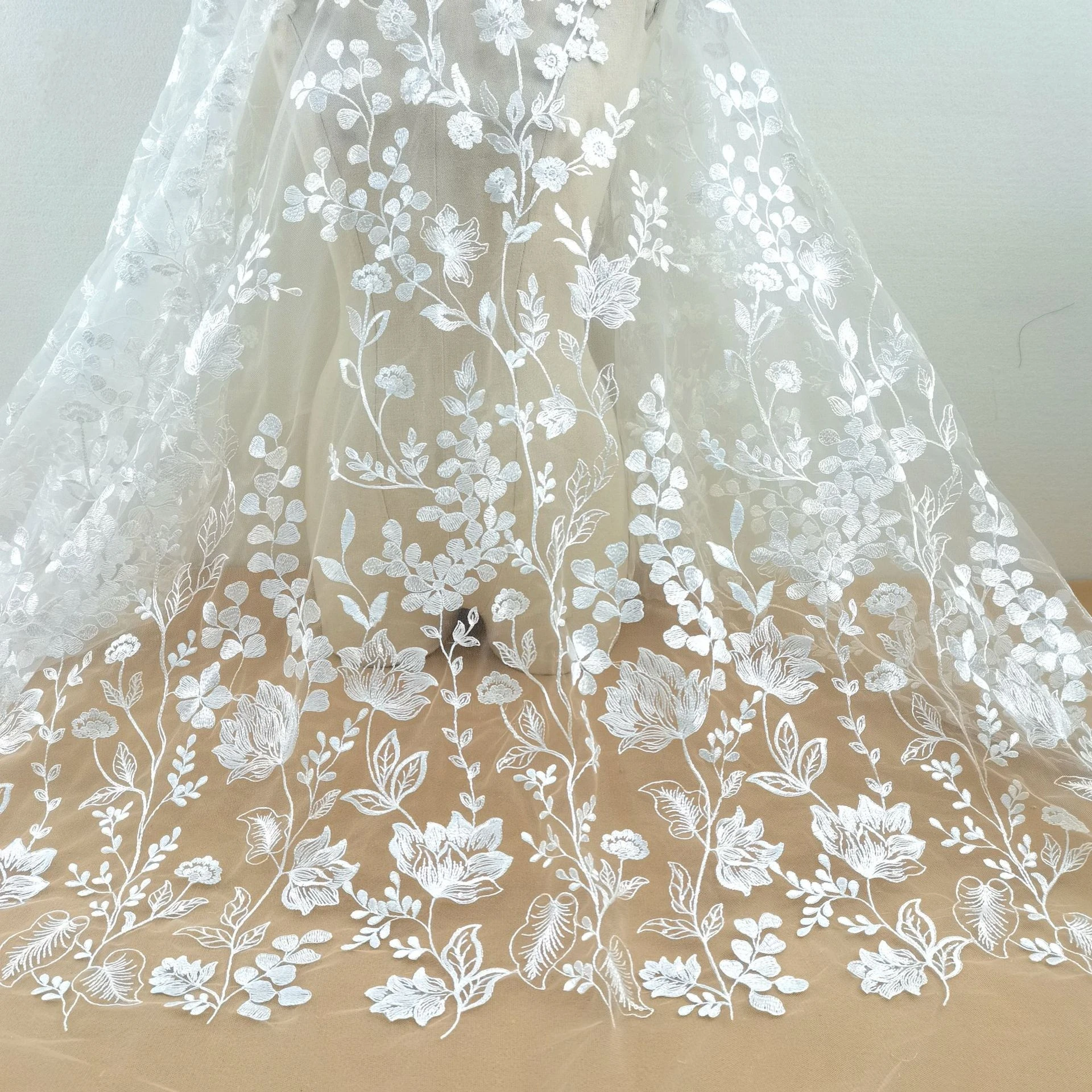 Elegant fashion bridal dress lace fabric 130cm width wedding dress fabric sequins lace selling by yard