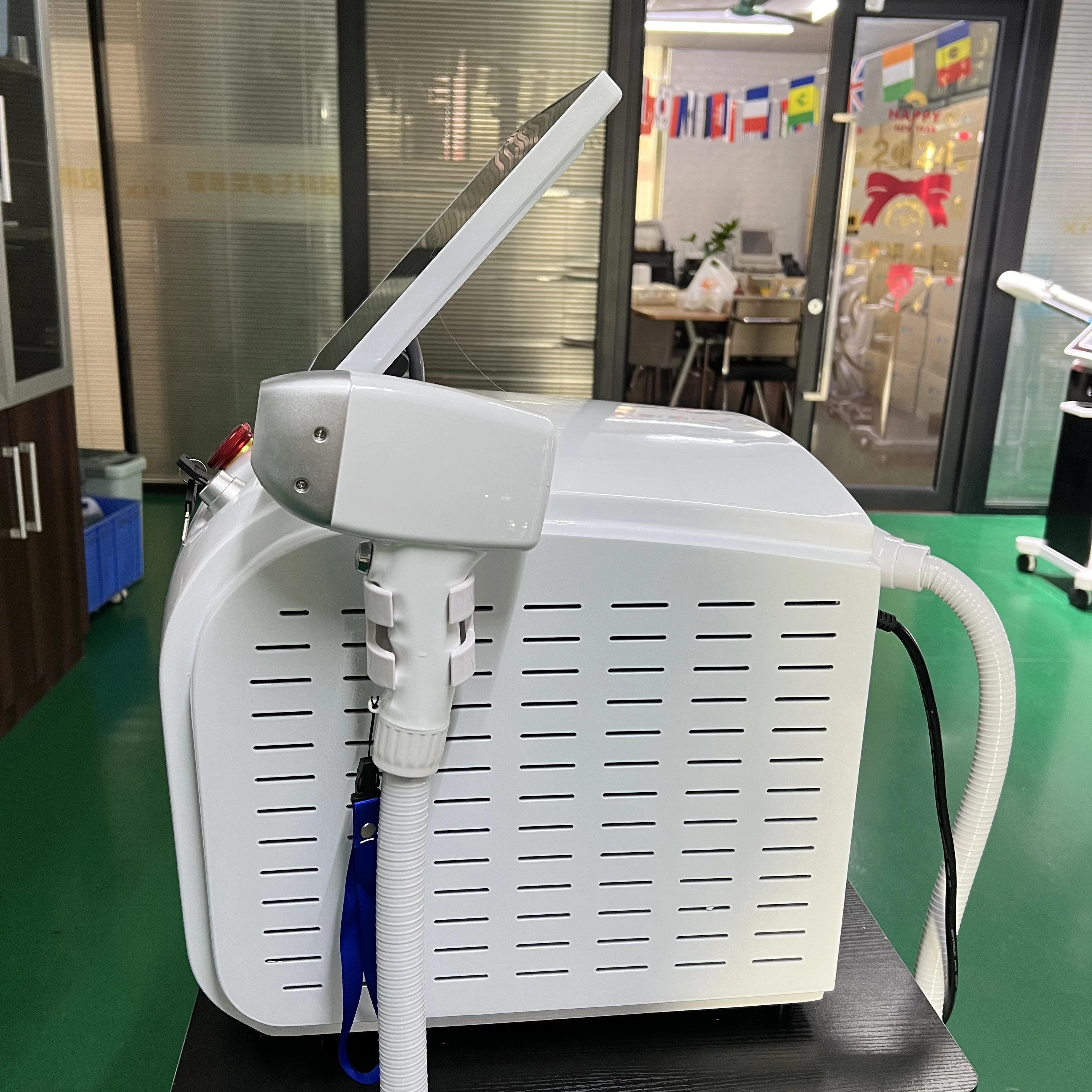 2024 Portable Diode Ice Titanium Laser Body Hair Remov Machine Professional 2 In 1Nd Yag Pico Laser Tattoo RemoV Machine