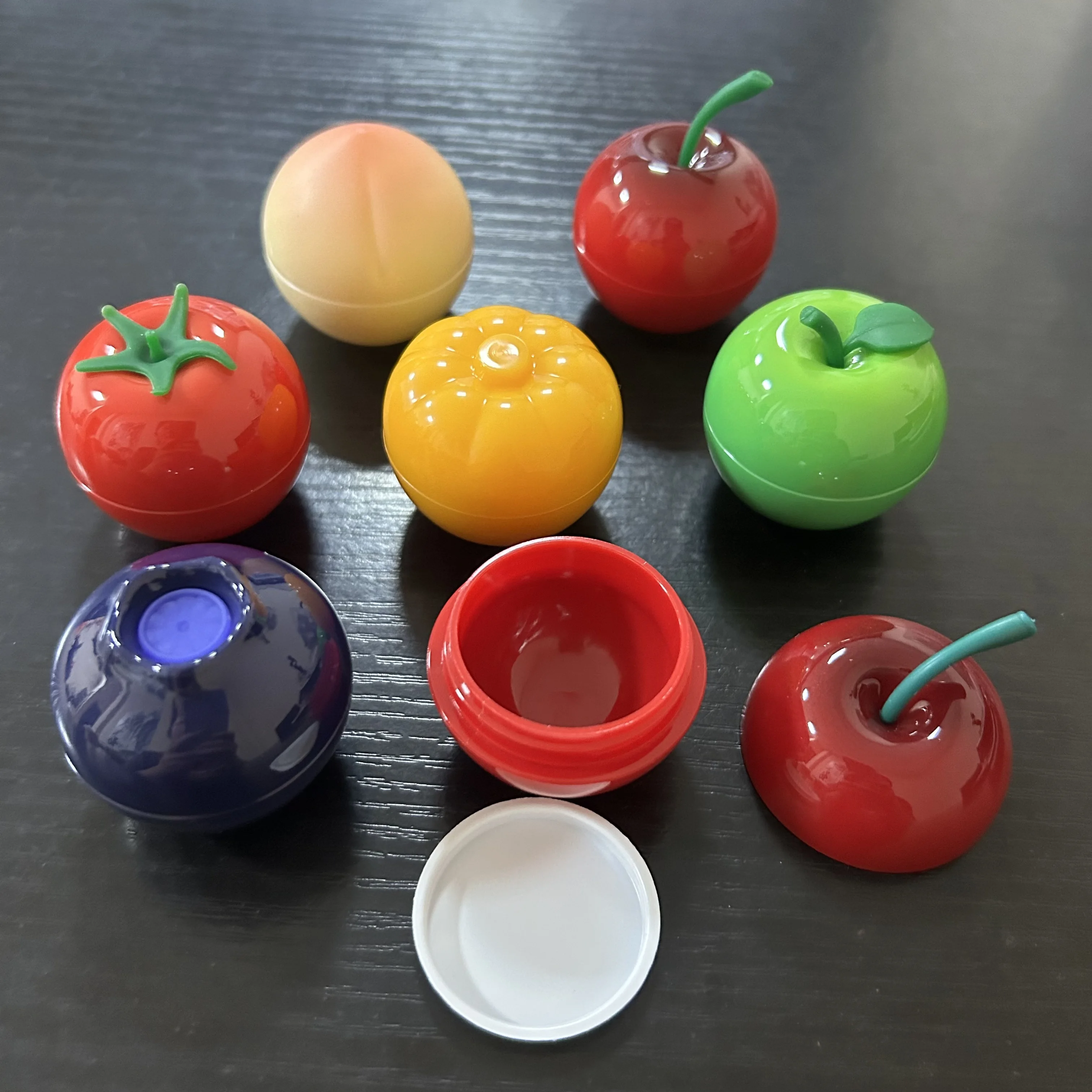 paquete-de-50-uds-de-serie-de-frutas-8g-cereza-manzana-melocoton-baya-azul-plastico-cosmetico-pequeno-contenedor-de-balsamo-labial-botella-de-muestra-tarro-de-crema