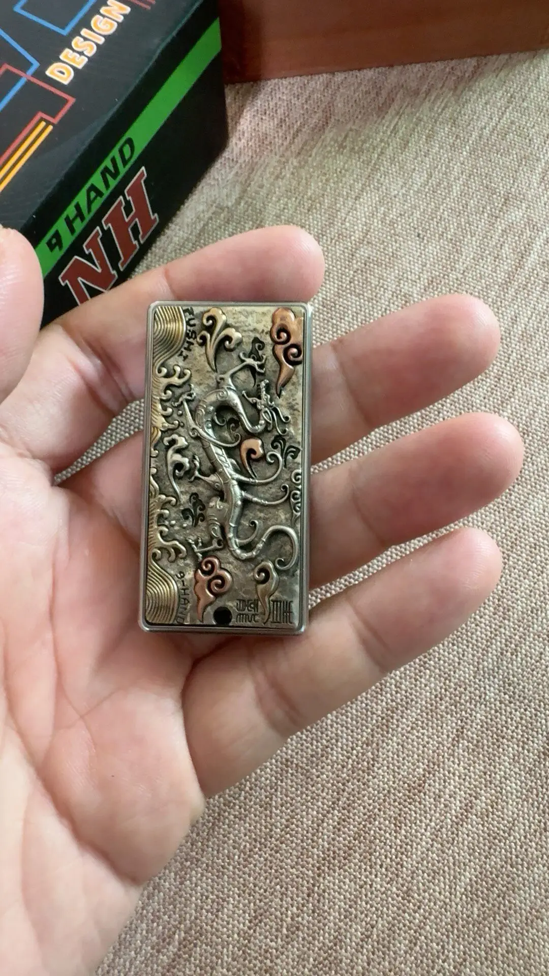 Used EDC Nine-hand Floating World Joint Qinglong Push Card, Limited EDC Host Solitaire and Seal The Car! Stainless Steel