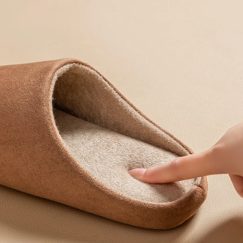 شباشب رجالية بلون سادة للخريف والشتاء مخملية رقيقة كتم صوت ناعم من الأسفل مانعة للانزلاق أحذية منزلية مريحة للأرضيات الداخلية 2027