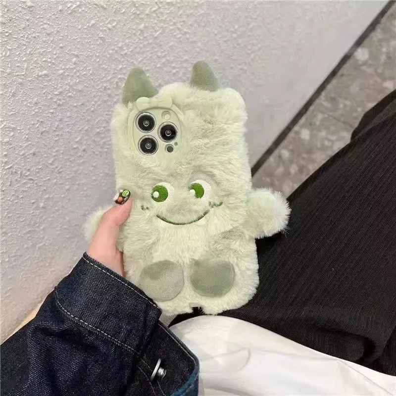 جراب هاتف قطيفة وحش صغير مضحك ، غطاء هاتف قطيفة دافئ ، شعر لطيف وطويل ، سهل الاستخدام ، آيفون 14 ، 15 ، 16 برو ماكس ، 11 ، 12 ، 13 برو ماكس