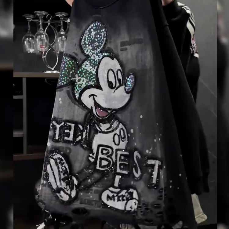 

MINISO plus size women's heavy industry sequined hole cartoon lazy spring and autumnnew style round neck long sleeved sweatshirt