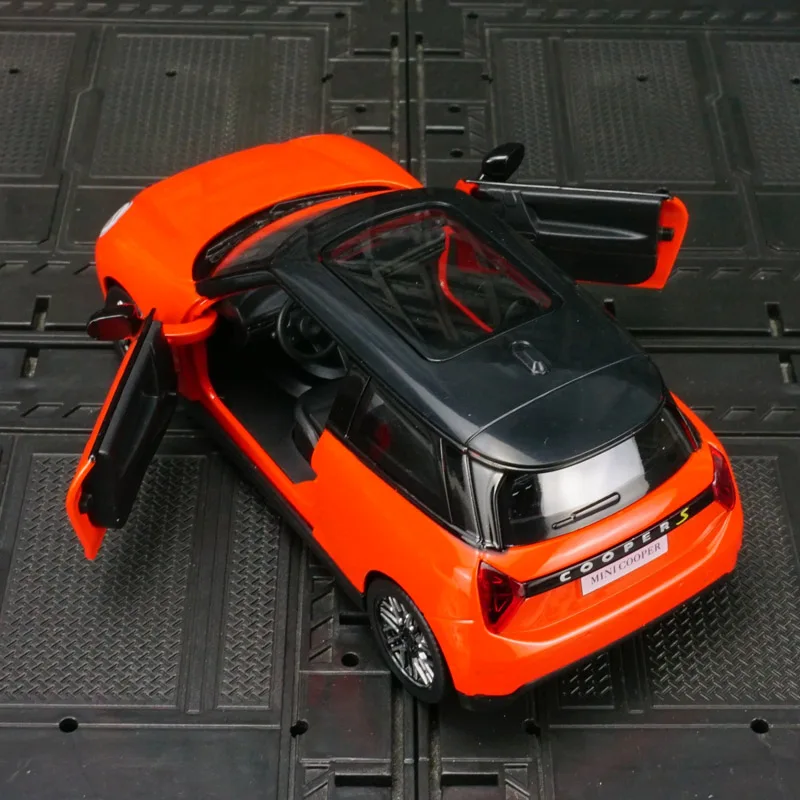 

1:28 BMW Mini New Energy, модель автомобиля из сплава, дверь, может открыть детский игрушечный автомобиль, подарок, богатые детали, тонкая работа и хорошее качество