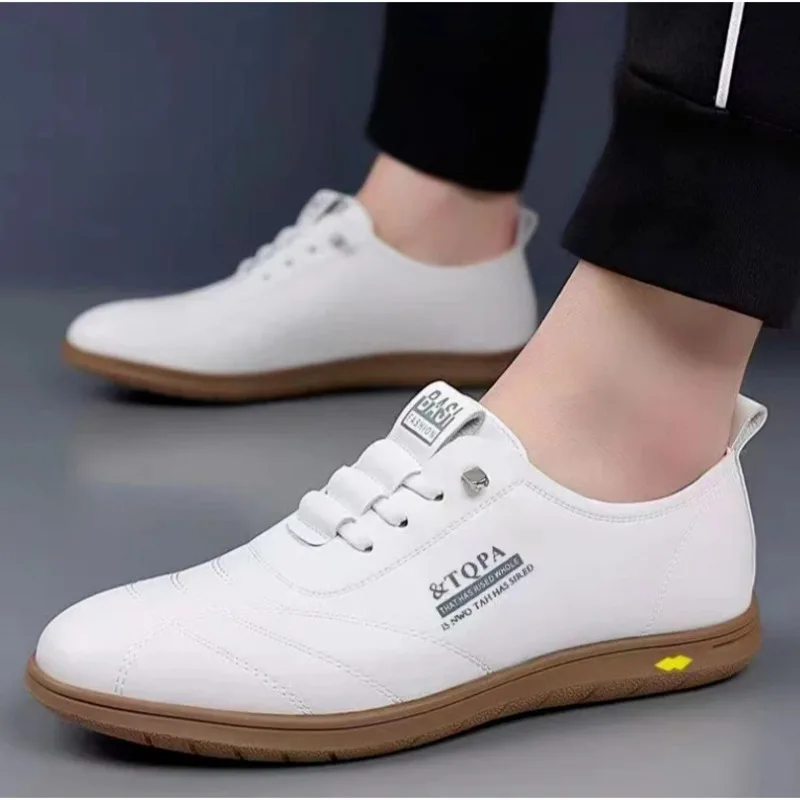 

Новинка 2025, мужские мокасины, модные повседневные кожаные мужские удобные туфли для вождения на мягкой подошве, универсальные классические прогулочные туфли