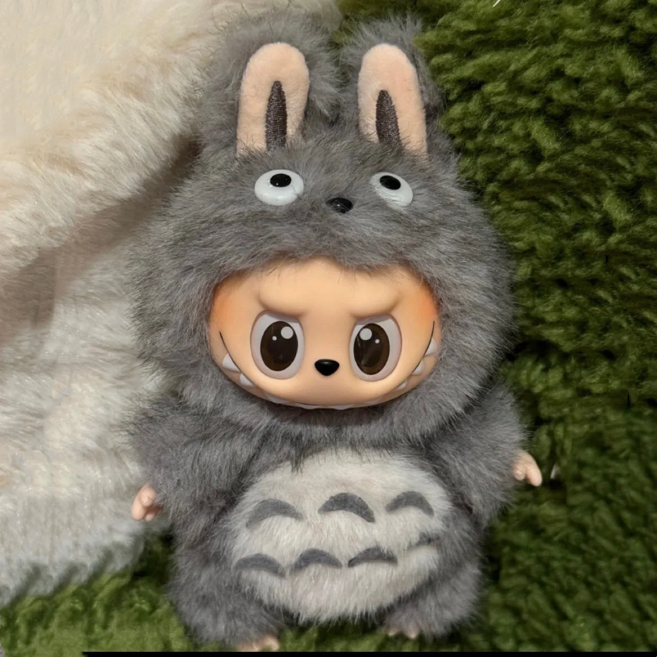 Traje para ropa de muñeca labubu de 17cm para linda figura inspirada en Totoro, llavero de pose de pie, accesorios V1V2V3, traje de felpa DIY