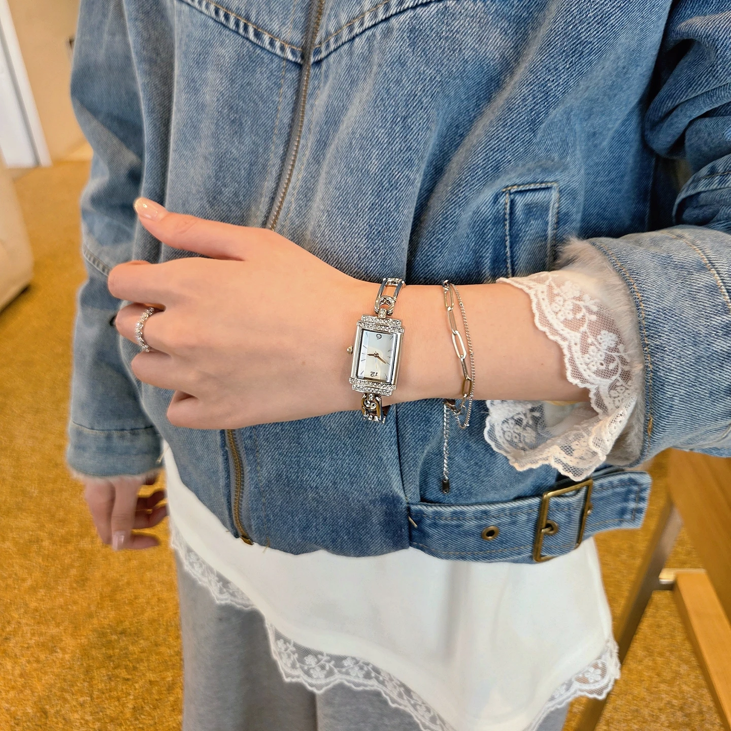 Exquisite Luxury New Emerald Women's Watch Retro Fashion Quartz Watch Elegant Casual Full Diamond Small Dial Women's Watch