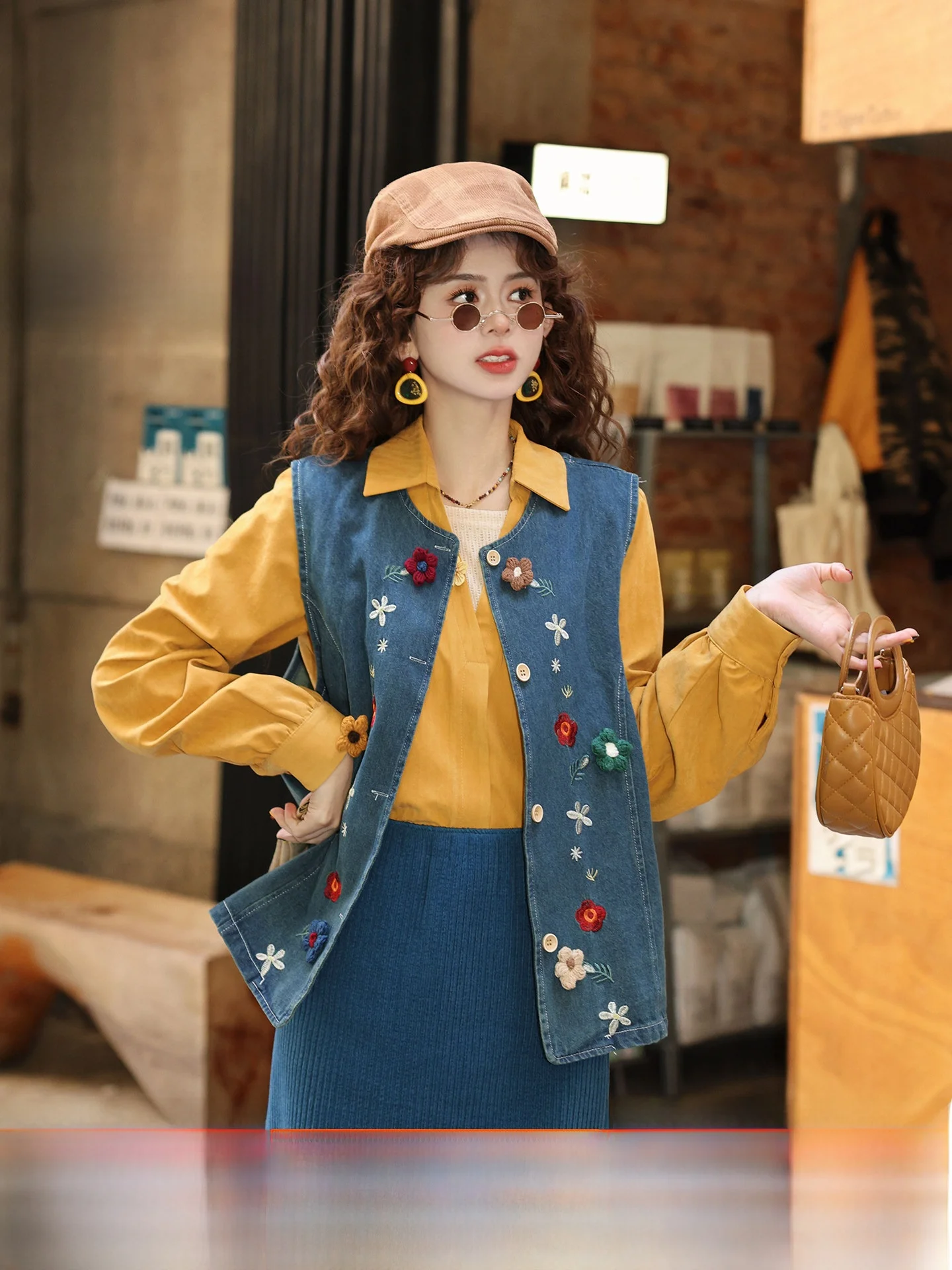 

Chen Jiajie Embroidered Denim Vest Women's Spring Loose Fit round Neck Versatile Outerwear Fashion Retro Style No Pocket