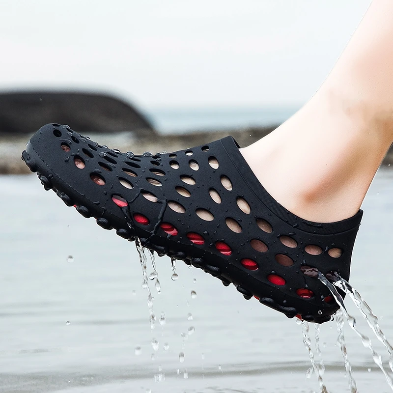 

Новые летние пляжные сабо для мужчин, уличные сандалии из ЭВА, мягкие дышащие тапочки, мужская повседневная обувь для воды и сада, мужские пляжные сандалии