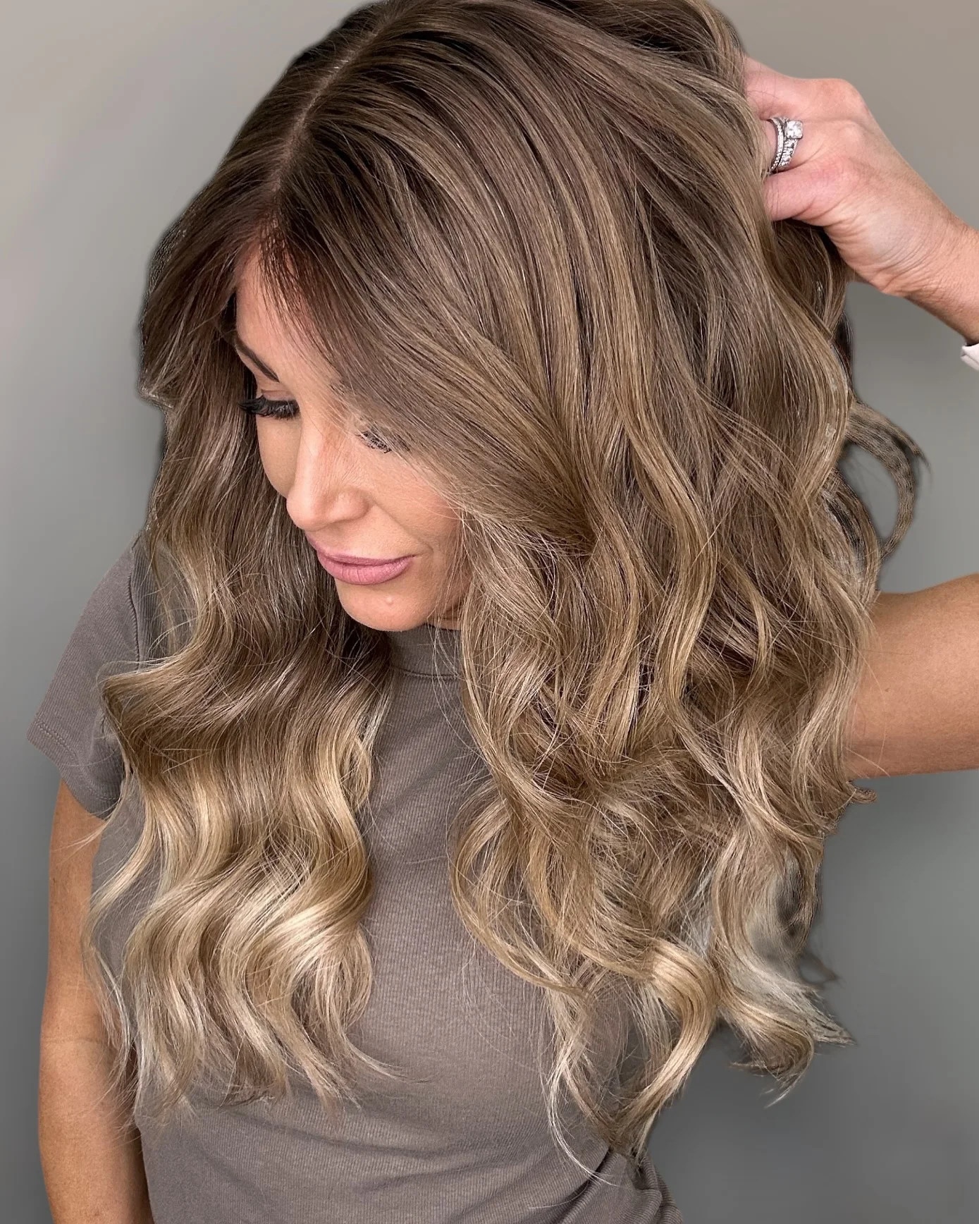 Perruques synthétiques douces de 24 pouces, perruque frontale en dentelle HD à reflets brun châtain ombré, perruque Body Wave Premium pour usage quotidien pour Cosplay