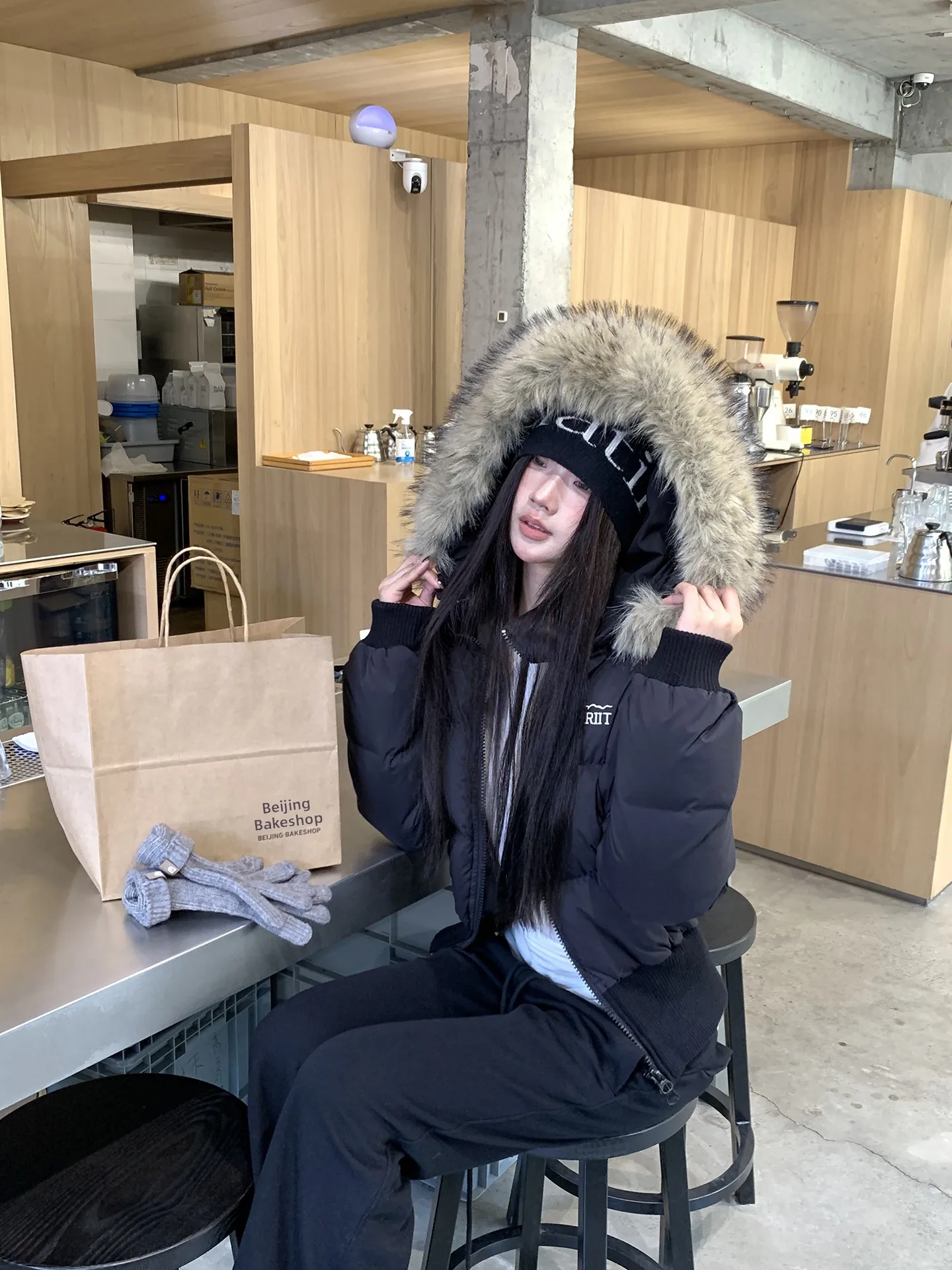 سترة نسائية قصيرة من ريد سيليبريتي ستوديو، مصنوعة من ريش البط الأسود، موديل شتاء 2025 الجديد، 90% ريش بط أبيض، دافئة وأنيقة ل...