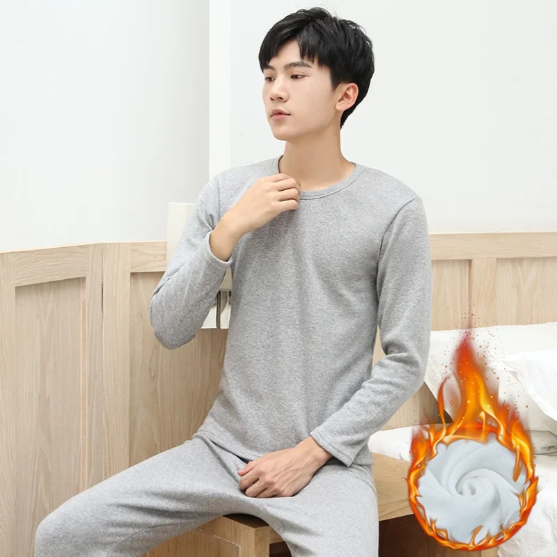 

Мужской комплект термобелья: утепленные флисовые брюки и лонгслив с круглым вырезом, однослойная домашняя одежда в молодежном стиле