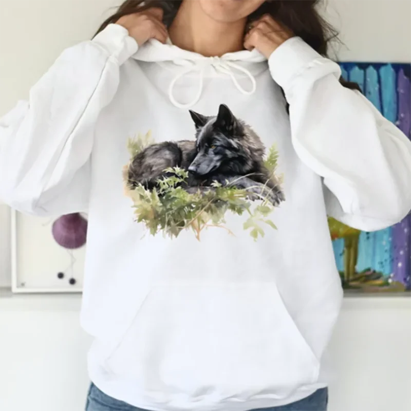 

Толстовка с капюшоном «Серый волк» Темная толстовка с альфа-волком и сосновым деревом Forestcore Design для любителей лесных животных Подарок дикой природы