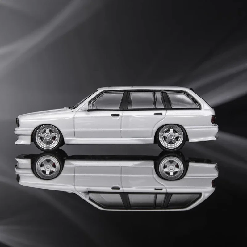 Sterfelijke schaal 1/64 BMW E30 WAGON Limited Edition legering speelgoed motorvoertuig gegoten metalen model geschenken