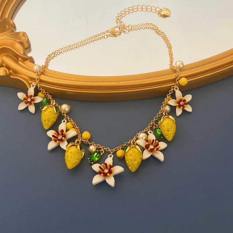 

BJ European and American Fashion Trend Vintage Sweet Romantic Color Flower Yellow Lemon Inlaid Green Zircon Pendant Necklace