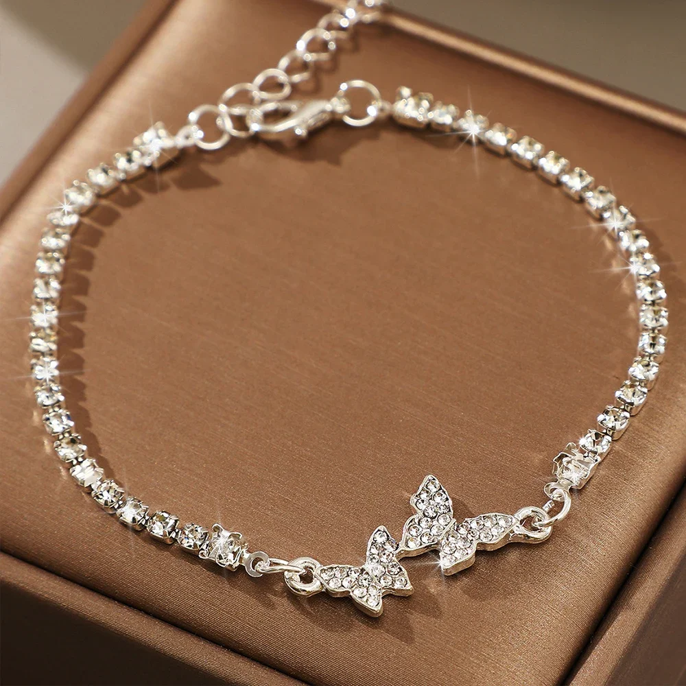 Shiny Exquisite Full Crystal Rhinestone Paved Butterfly Bracelet for Women Luxury Dainty Temperament Banquet Bracelets Jewelry