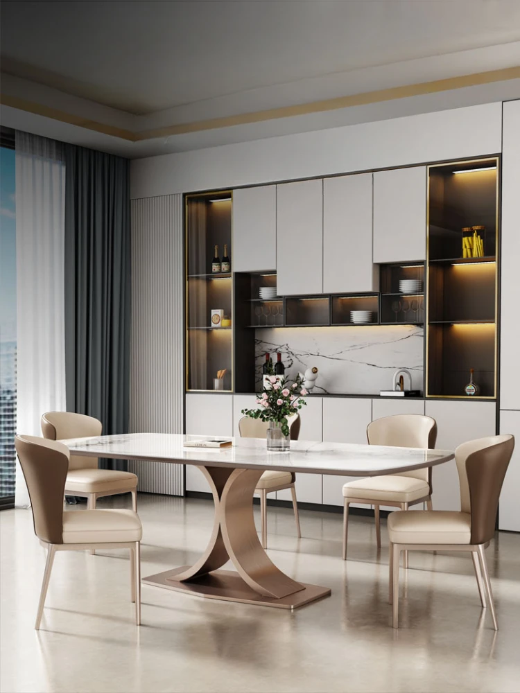 The modern simple and luxurious dining table on the rock plate is a rectangular dining table in an Italian restaurant.