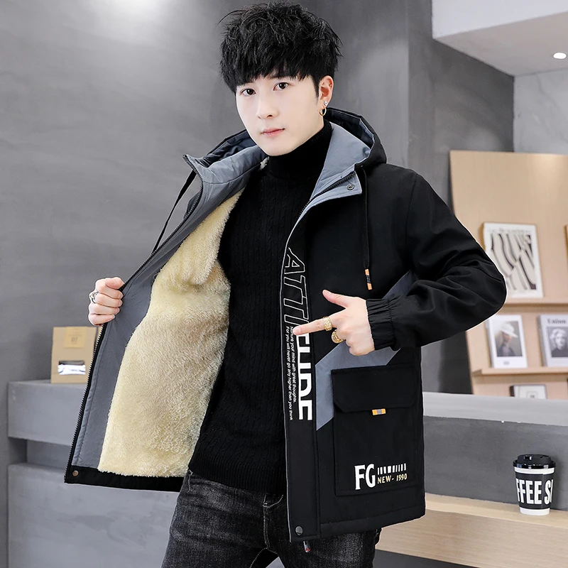 

Зимняя мужская куртка с капюшоном на флисовой подкладке, молодежная модная куртка с принтом-надписью, рабочая одежда, стильный верх из полиэфирного волокна, с длинными рукавами, приталенная.