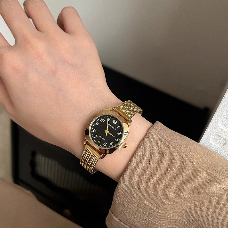 Pequeño y exquisito reloj medieval clásico de moda para mujer elegante simple ligero de lujo 2025 reloj de cuarzo resistente al agua regalo de cumpleaños