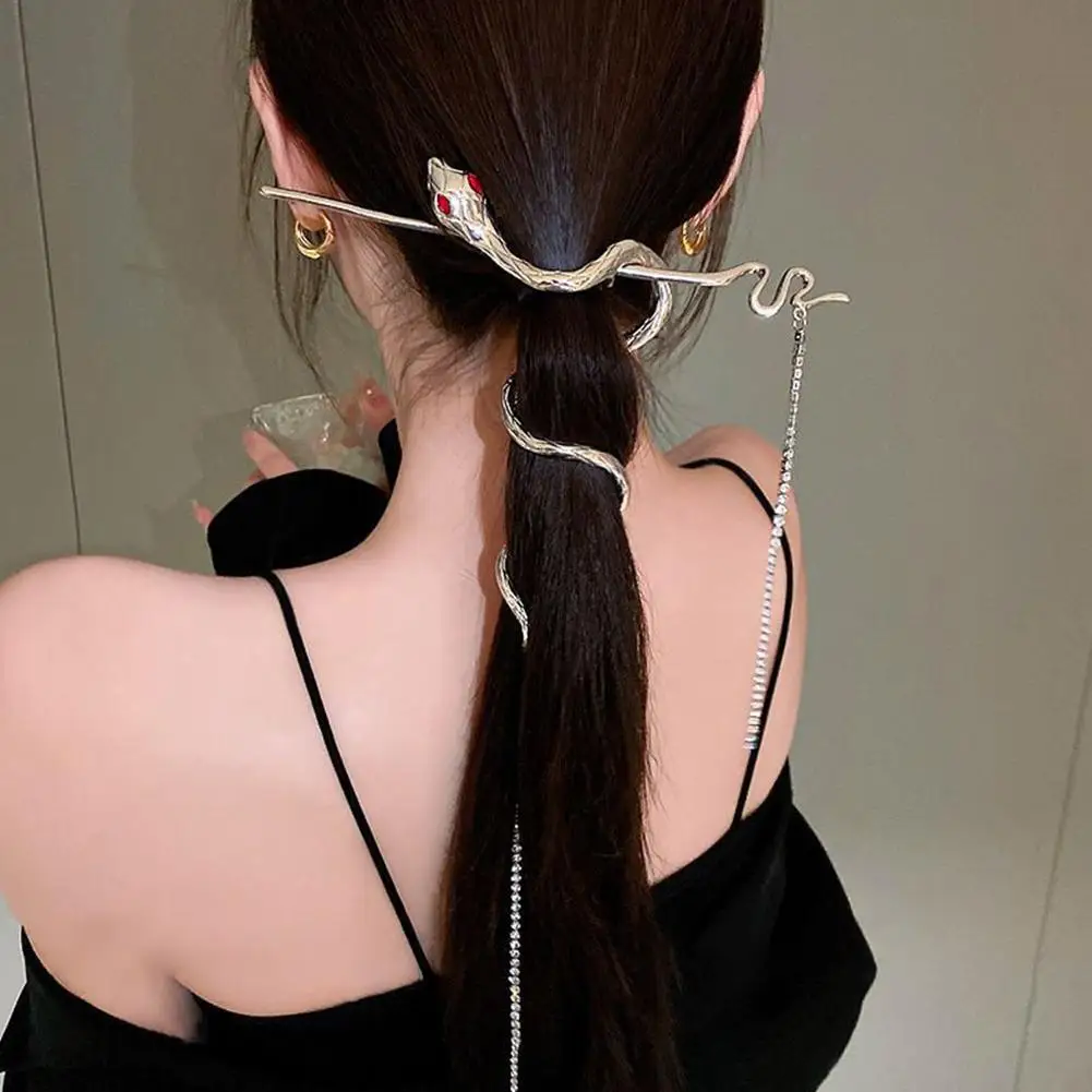 Korean New Elegant Winding Snake Shaped Rhinestone Tassel Flashing Diamond Hair Clip Hairpin Headdress Hair Accessories For J9I2