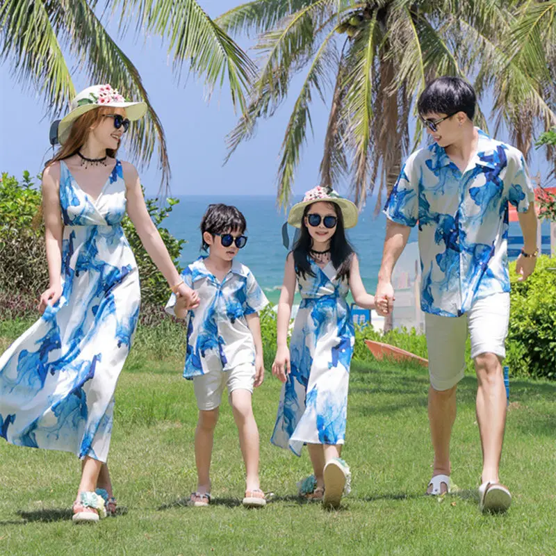 

Holiday Resort Family Matching Blue Clothes Vacation Look Daughter Mom Dress Father and Son Beach Tops + Shorts 2 Piece Outfits